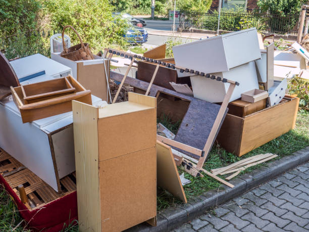 Best Yard Cleanup Services  in Senatobia, MS