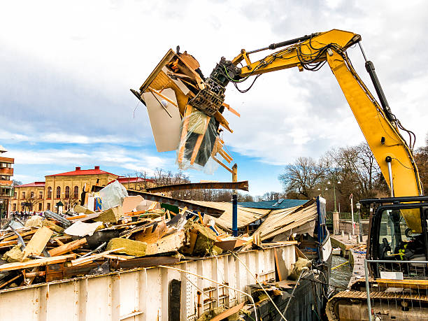 Best Garage Cleanout Services  in Senatobia, MS